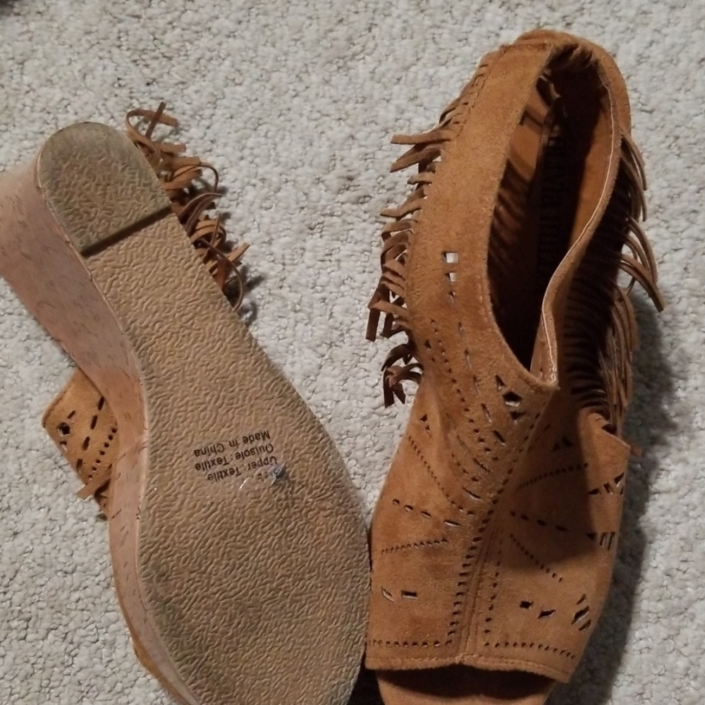 Shoes - Picture 2 of 3